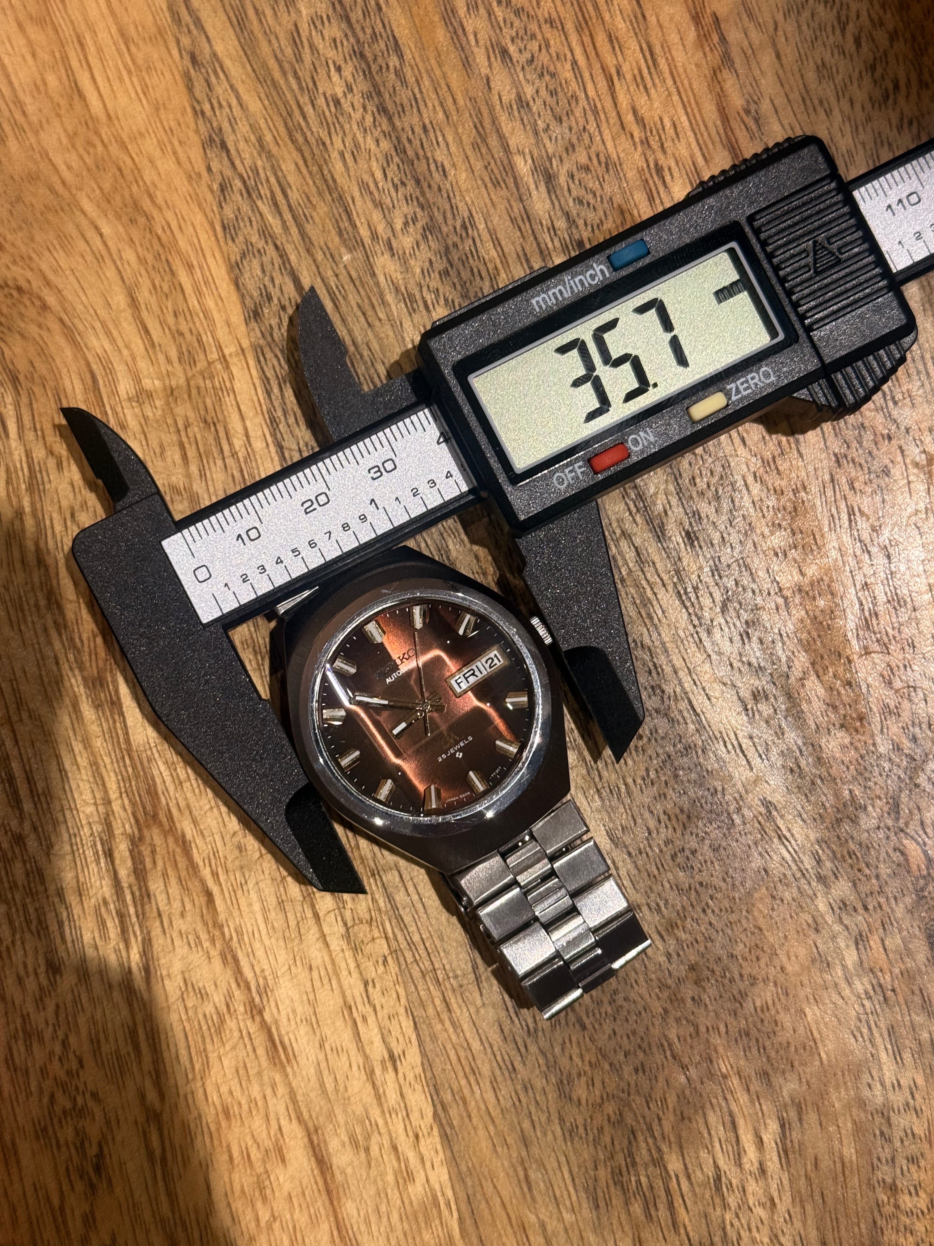 Seiko Lord Matic | 25 Jewels Automatic 5606-7360 | Fumé Chocolate Brown Dial | 1974