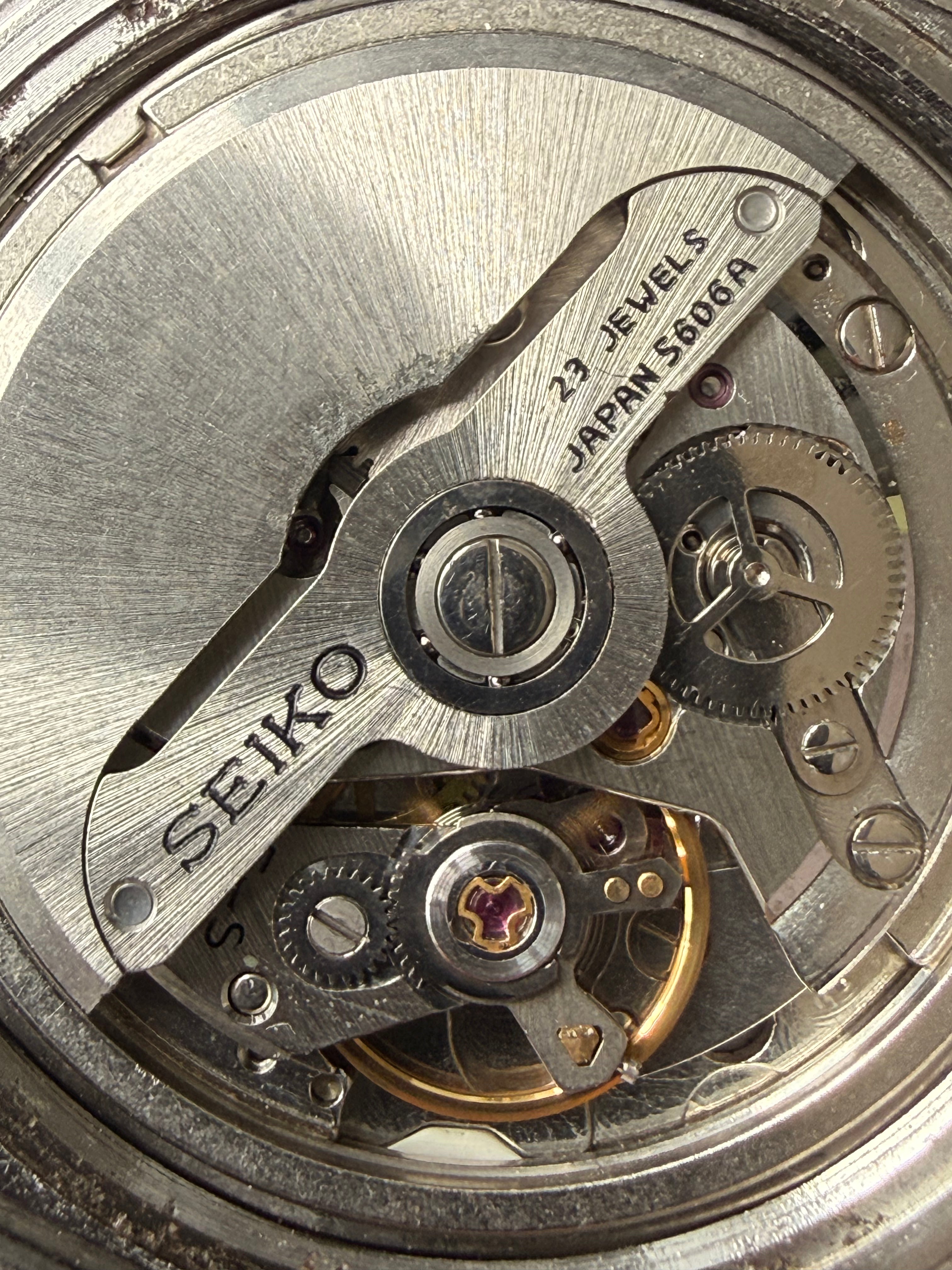 Seiko Lord Matic | 23 Jewels Automatic 5606-7320 | Green Sunburst Dial | 1973