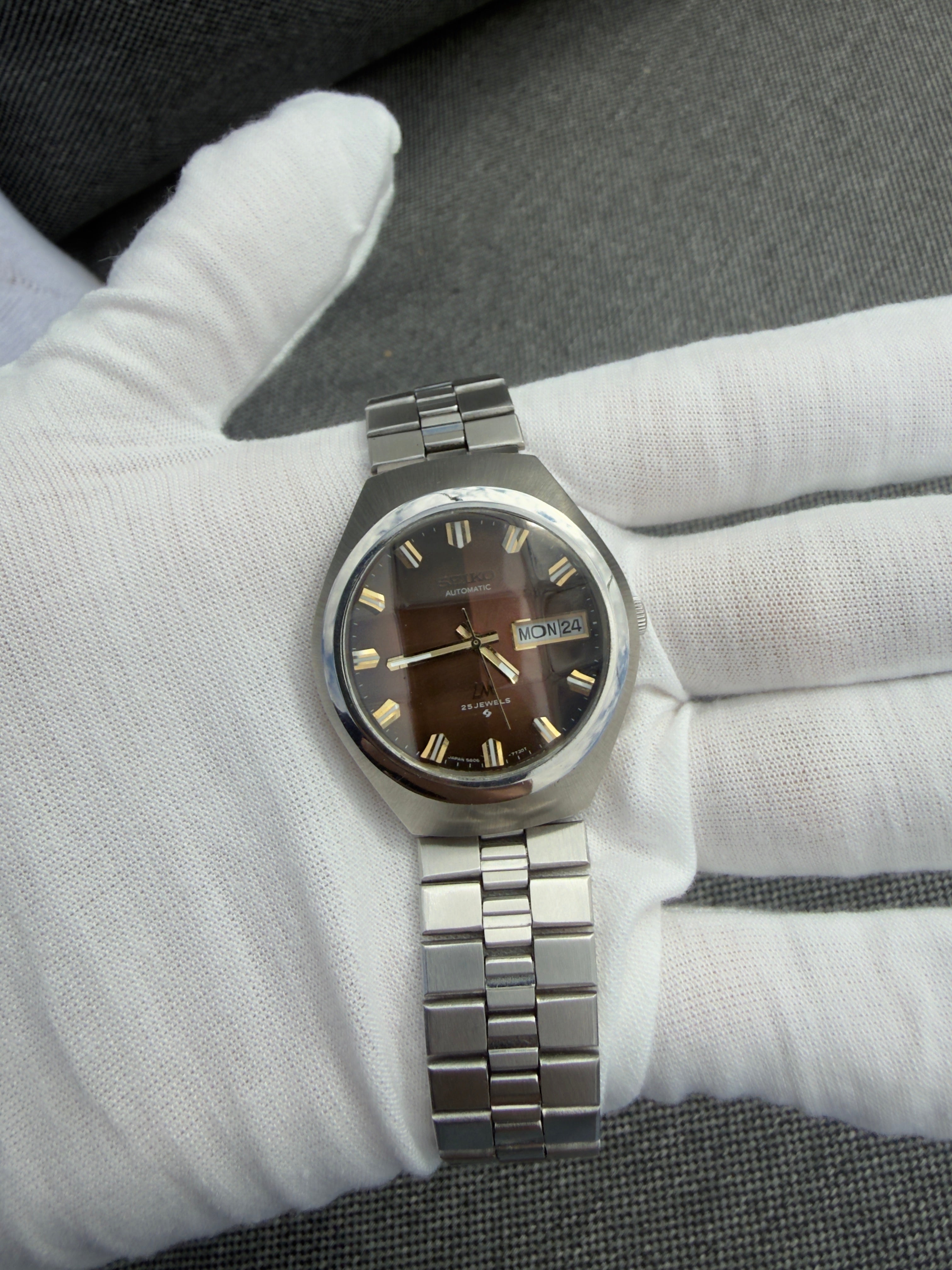 Seiko Lord Matic | 25 Jewels Automatic 5606-7360 | Fumé Chocolate Brown Dial | 1974