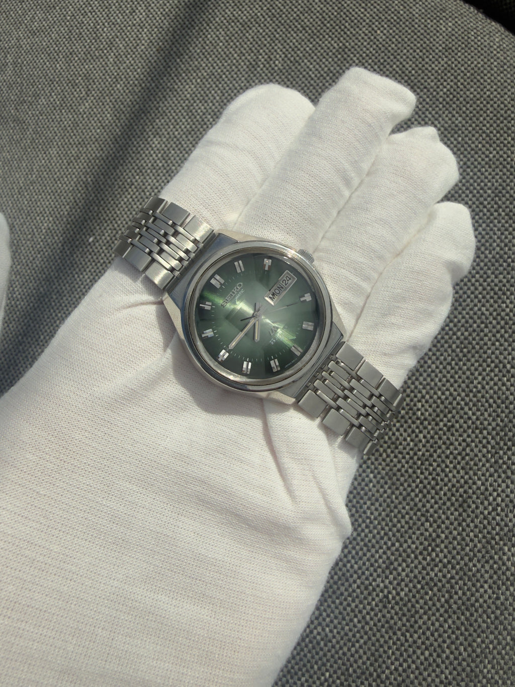 Seiko Lord Matic | 23 Jewels Automatic 5606-7320 | Green Sunburst Dial | 1973