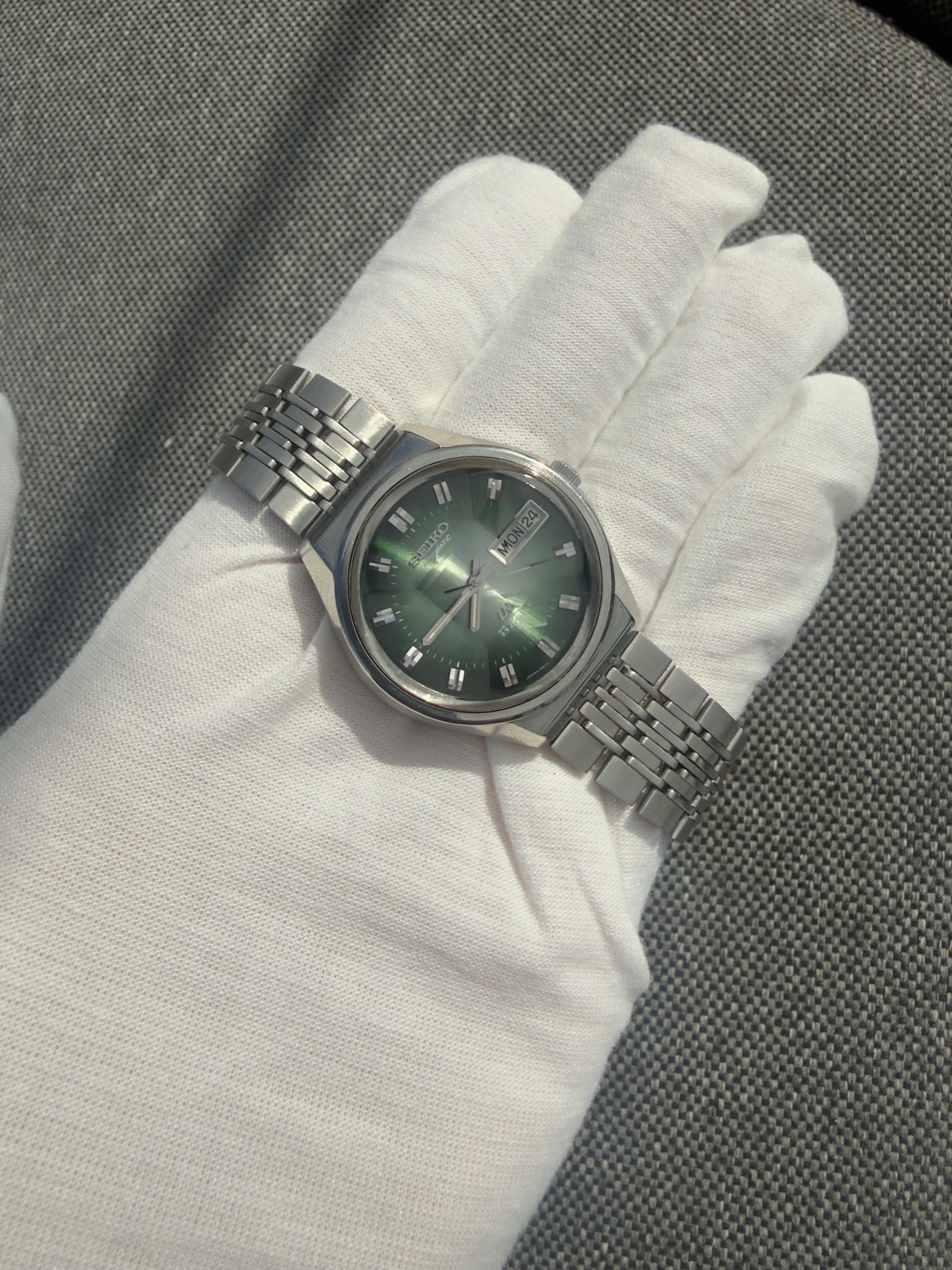 Seiko Lord Matic | 23 Jewels Automatic 5606-7320 | Green Sunburst Dial | 1973