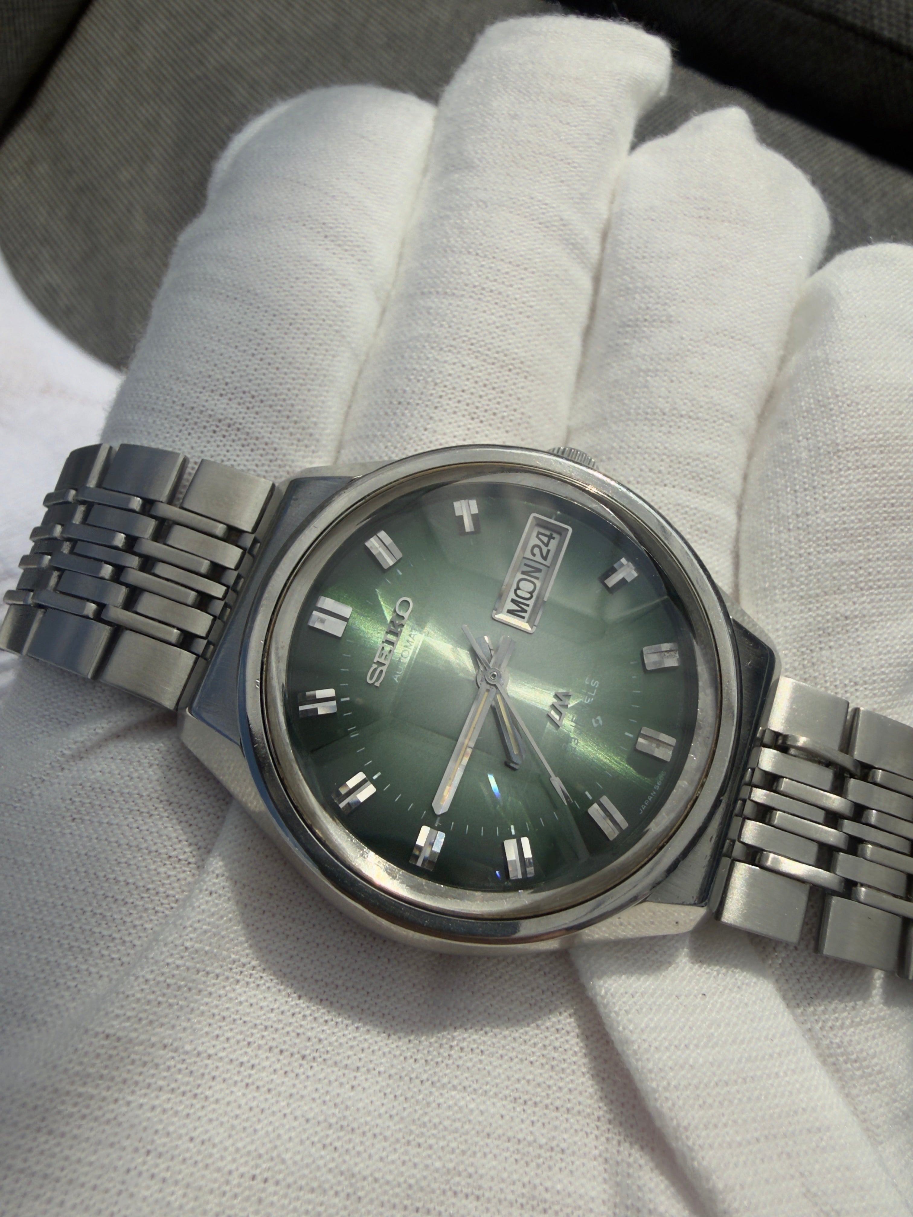 Seiko Lord Matic | 23 Jewels Automatic 5606-7320 | Green Sunburst Dial | 1973