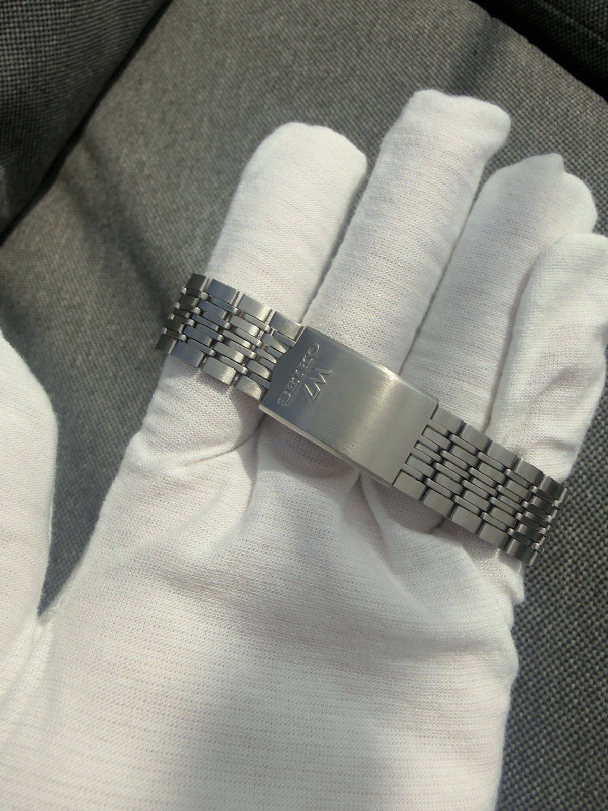 Seiko Lord Matic | 23 Jewels Automatic 5606-7320 | Green Sunburst Dial | 1973