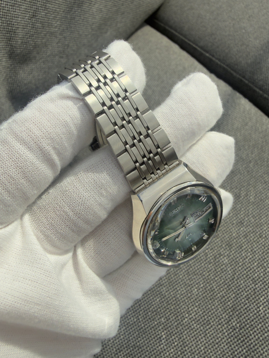 Seiko Lord Matic | 23 Jewels Automatic 5606-7320 | Green Sunburst Dial | 1973